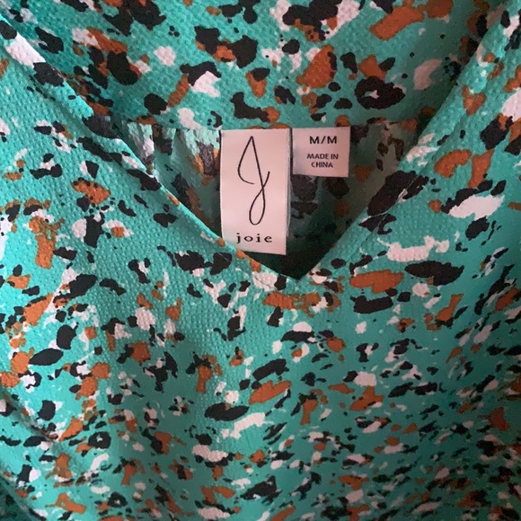 NWOT never been worn Joie green ruched 3/4 sleeve blouse, Size Medium - Picture 2 of 4